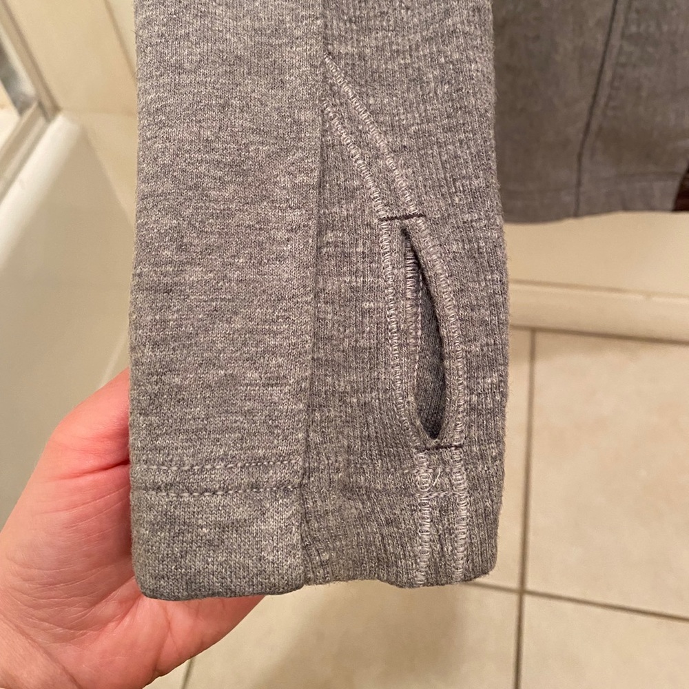 Asymmetrical Lululemon coat - Picture 5 of 7